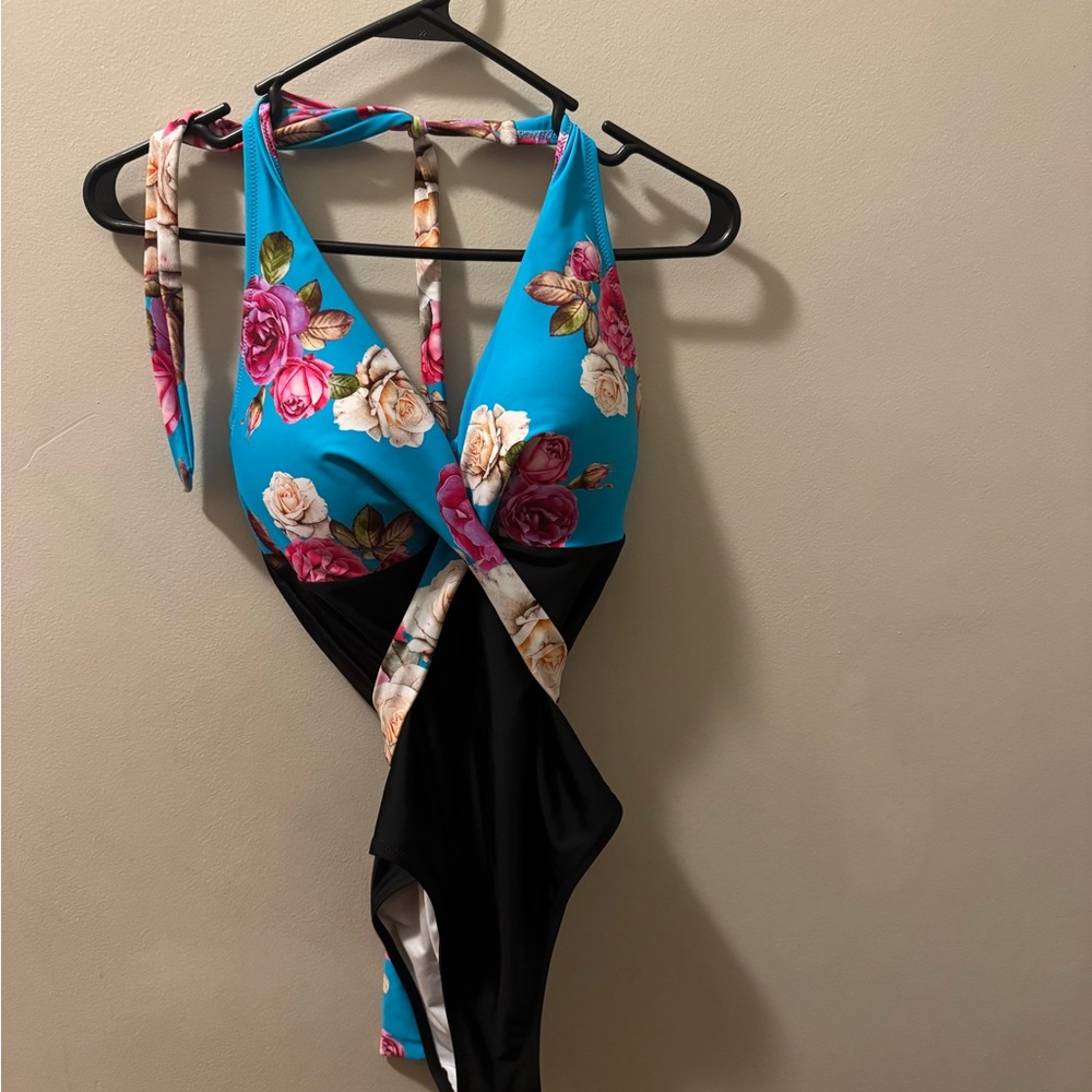 Cupshe Blue Floral One Piece Swimsuit only worn once!